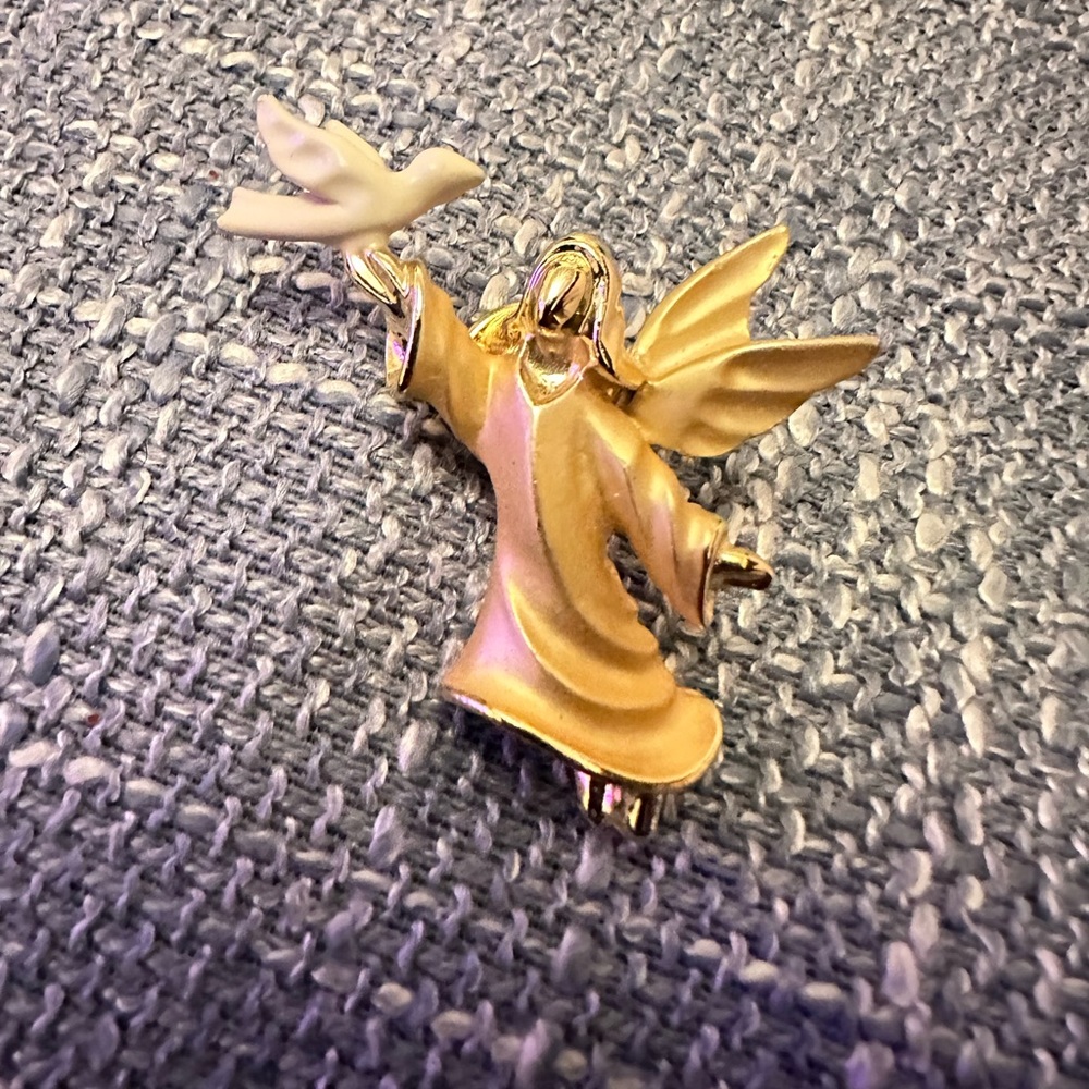 Angel Pin With White Dove Enamel Tie Tack Lapel Brooch Vintage by Giusti Gigio